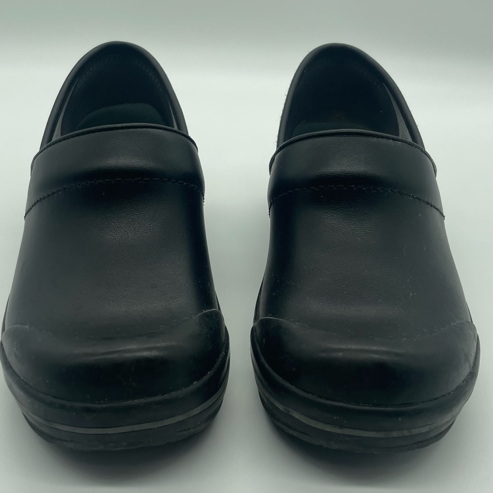 Black Size 7.5 clogs, Dansko